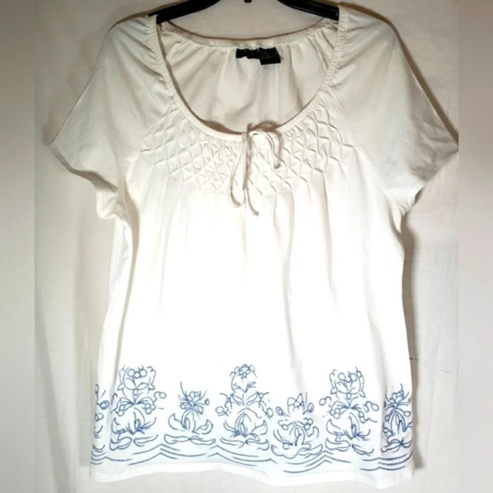 RT White with Blue Embroidered Short Sleeve Shirt Sz XL